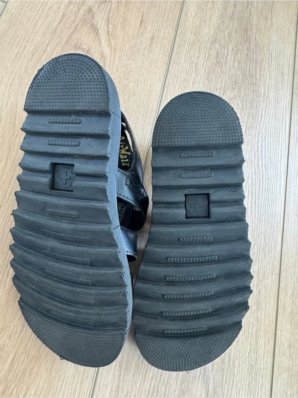 Dr. Martens Kids Black Leather Fisherman Sandals with Yellow Tag size 2